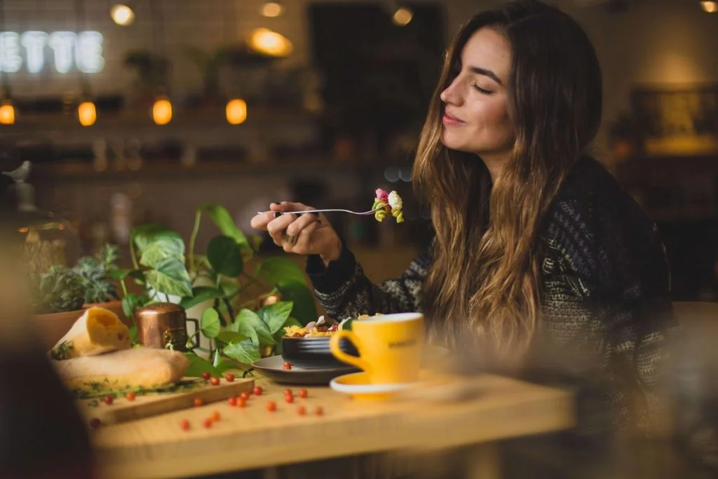 Comment prendre soin de soi ? Comment combler ses besoins affectifs ? 2 Prendre soin de soi - un restau en solo