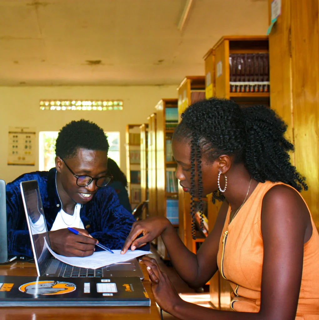 Salarié·es et bénévoles - Réduire les tensions en clarifiant les rôles 1 Les différences de statut et de pouvoir dans les associations